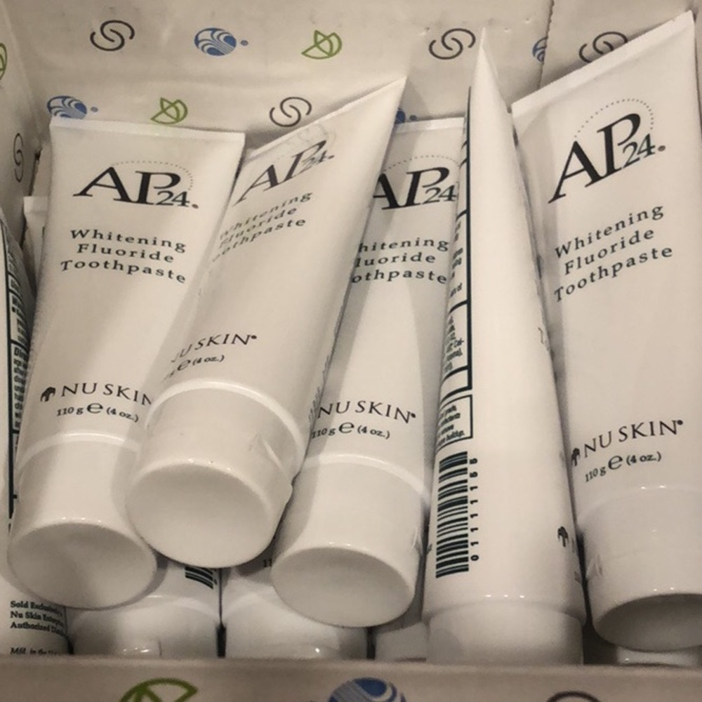 AP24 Newskin Whitening Fluoride Toothpaste